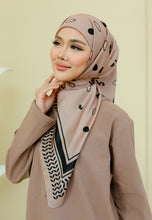 Load image into Gallery viewer, Qayffiyeh Printed Square (Milo)