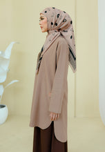 Load image into Gallery viewer, Mahdia Linen Top (Milo Brown)