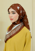 Load image into Gallery viewer, Qayffiyeh Printed Square (Brown)