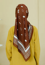 Load image into Gallery viewer, Qayffiyeh Printed Square (Brown)