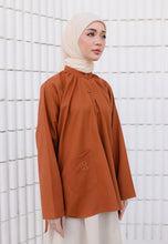 Load image into Gallery viewer, Dalili Linen Top (Brick Orange)