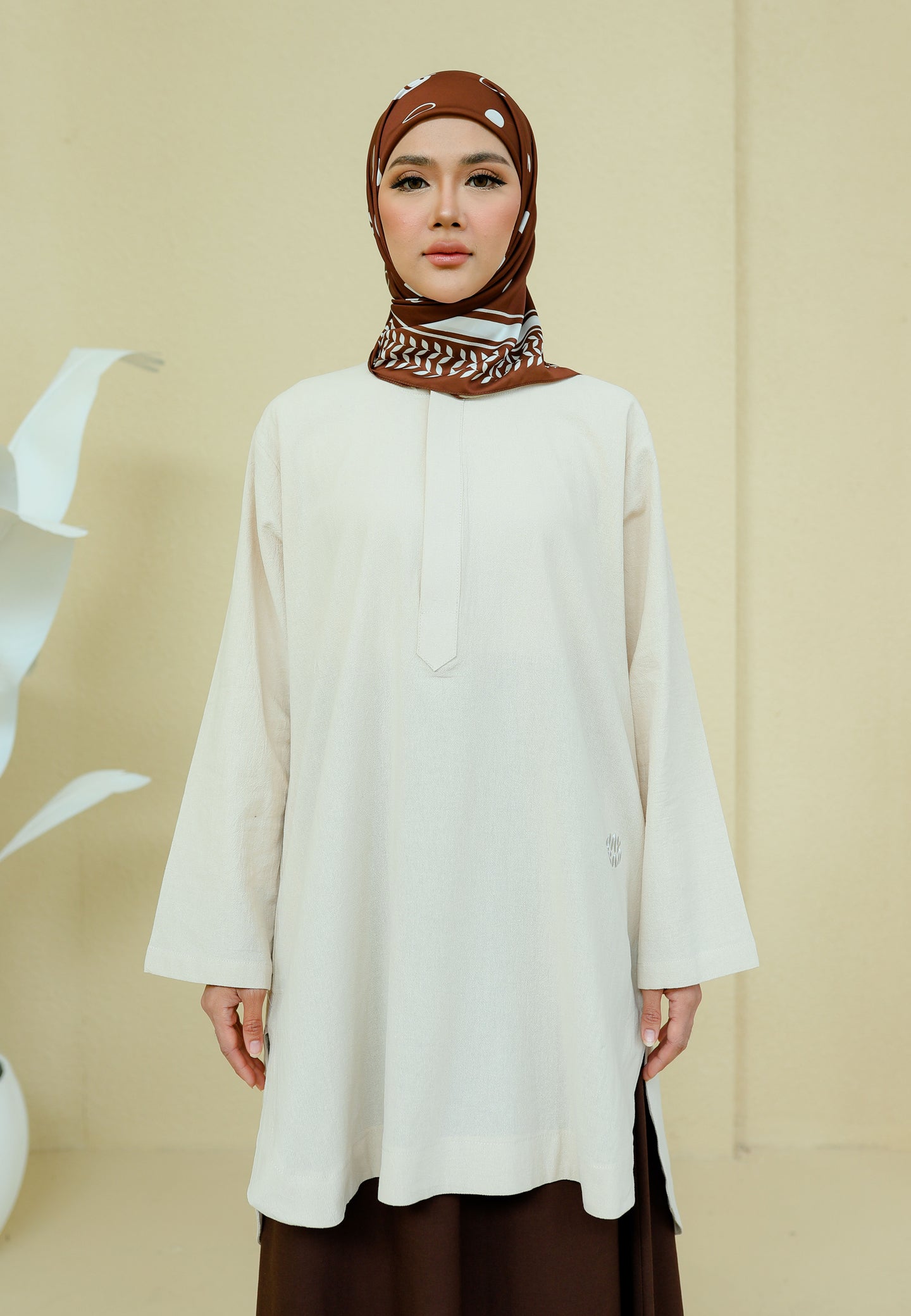 Mahdia Linen Top (Beige Cream)