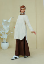 Load image into Gallery viewer, Mahdia Linen Top (Beige Cream)