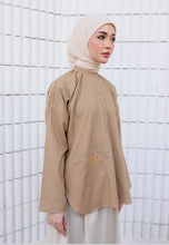 Load image into Gallery viewer, Dalili Linen Top (Light Brown)