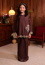 Load image into Gallery viewer, Kembang Nur Girl (Mahogany)