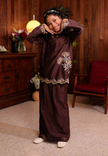 Load image into Gallery viewer, Kembang Nur Girl (Mahogany)