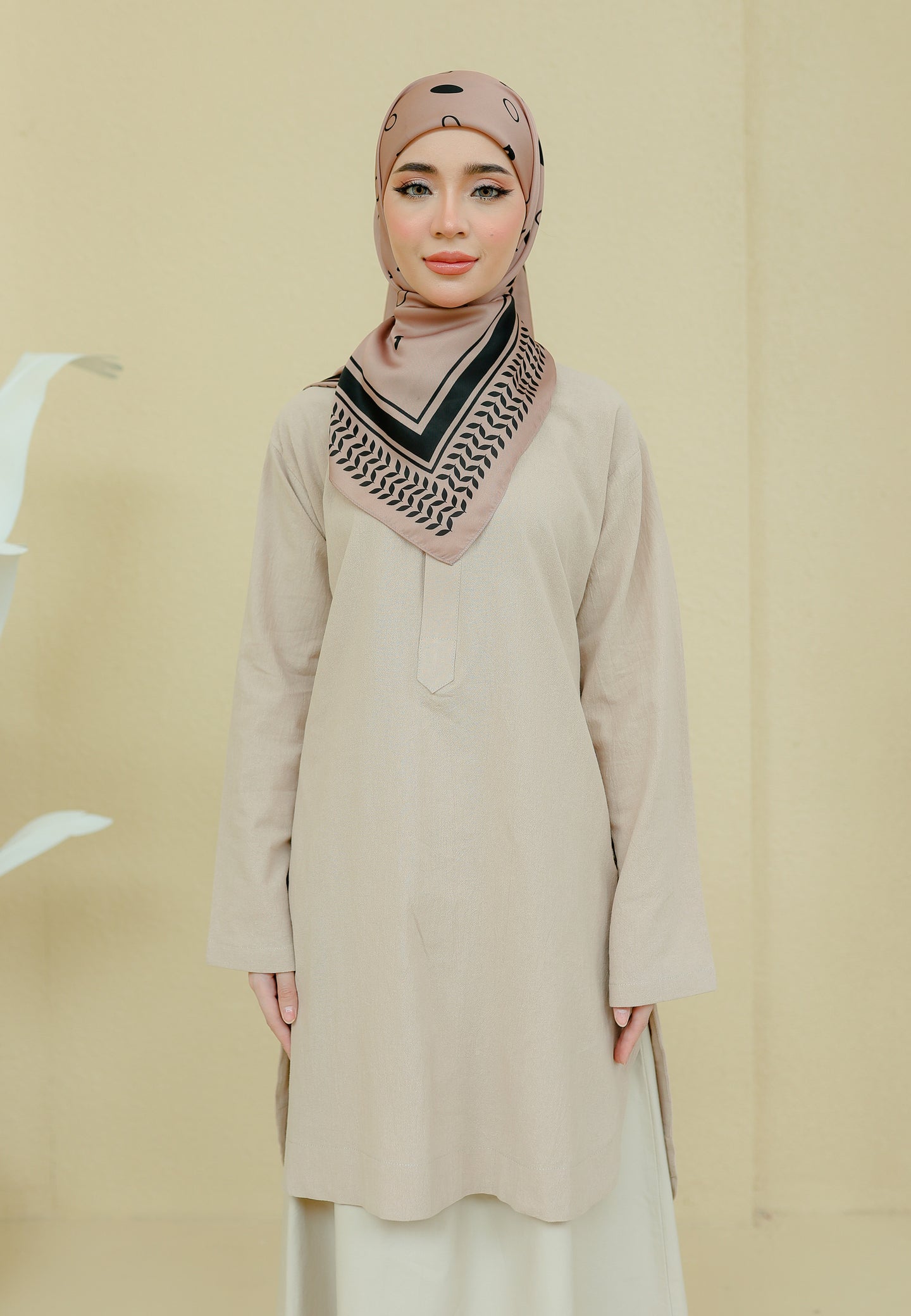 Mahdia Linen Top (Nude Brown)