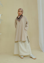 Load image into Gallery viewer, Mahdia Linen Top (Nude Brown)