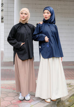 Load image into Gallery viewer, Dalili Linen Top (Midnight Blue)