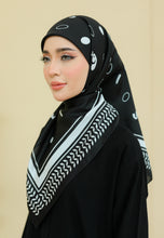 Load image into Gallery viewer, Qayffiyeh Printed Square (Black)