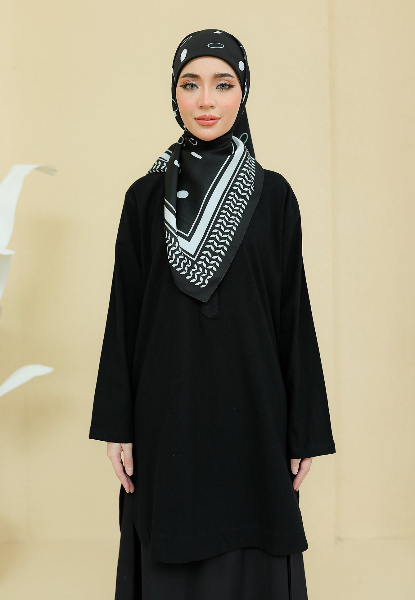 Mahdia Linen Top (Black)