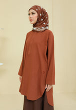 Load image into Gallery viewer, Mahdia Linen Top (Brick Brown)