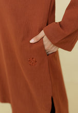 Load image into Gallery viewer, Mahdia Linen Top (Brick Brown)