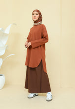 Load image into Gallery viewer, Mahdia Linen Top (Brick Brown)