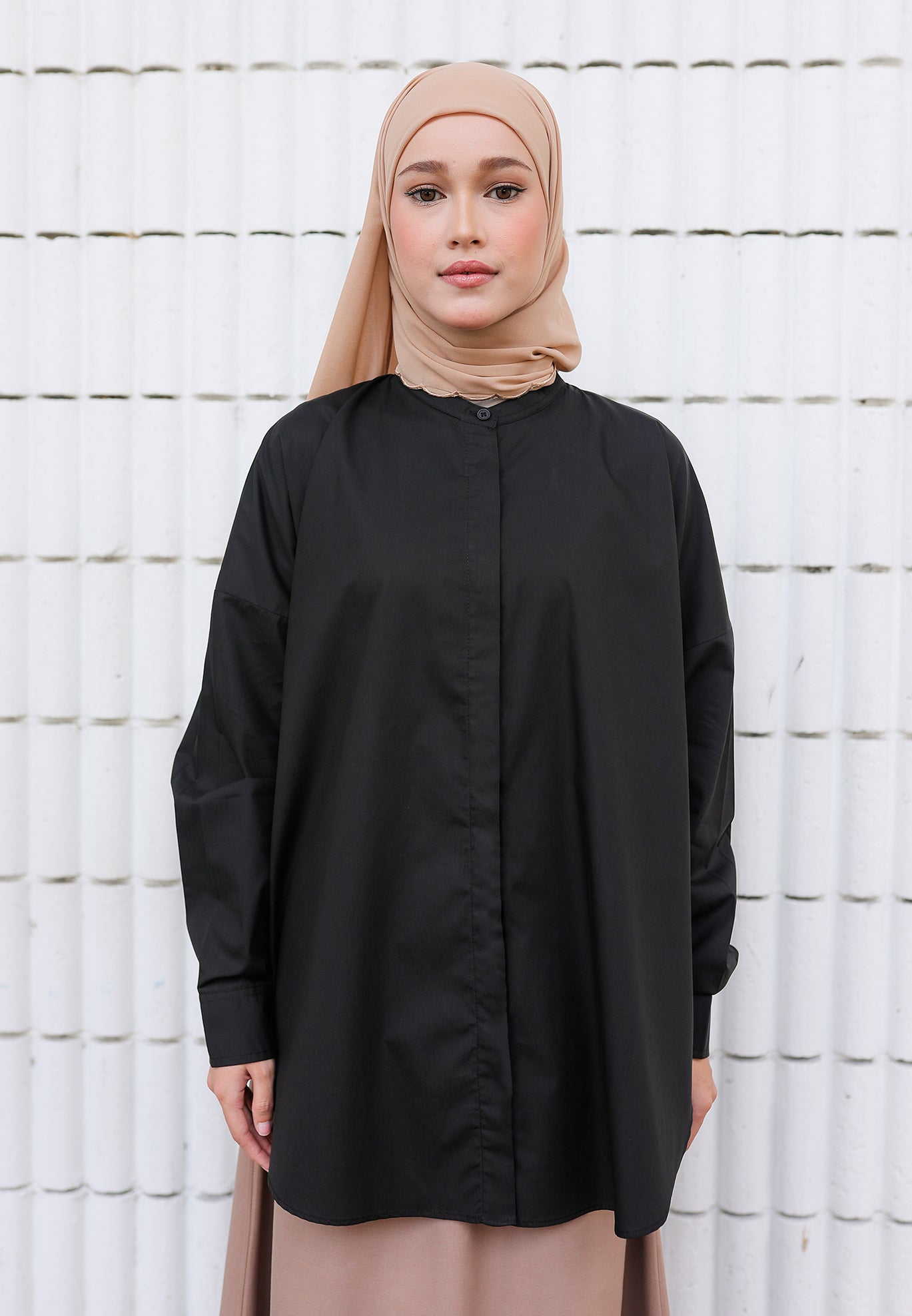 Hyza Curved Top (Black)
