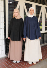 Load image into Gallery viewer, Hyza Curved Top (Black)