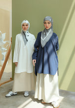 Load image into Gallery viewer, Mahdia Linen Top (Navy Blue)