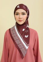 Load image into Gallery viewer, Qayffiyeh Printed Square (Dark Choco)
