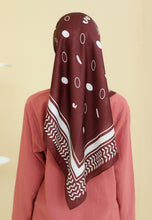Load image into Gallery viewer, Qayffiyeh Printed Square (Dark Choco)