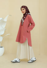 Load image into Gallery viewer, Mahdia Linen Top (Brick Red)