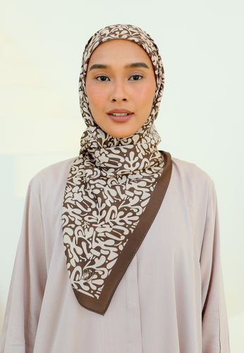 Elena Printed Square (Dark Brown)