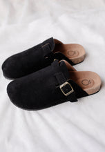 Load image into Gallery viewer, Bree Flat Clog (Black)