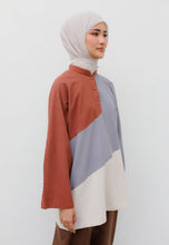 Load image into Gallery viewer, Zeera Patches Top (Brick Grey)