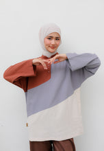 Load image into Gallery viewer, Zeera Patches Top (Brick Grey)