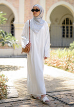 Load image into Gallery viewer, Balqis Scallop Kaftan (White)