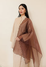 Load image into Gallery viewer, Seri Organza Veil (Mahogany)