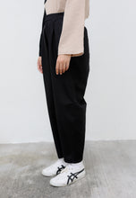 Load image into Gallery viewer, Malia Barrel Pants (Black)