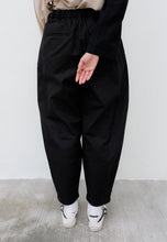 Load image into Gallery viewer, Malia Barrel Pants (Black)