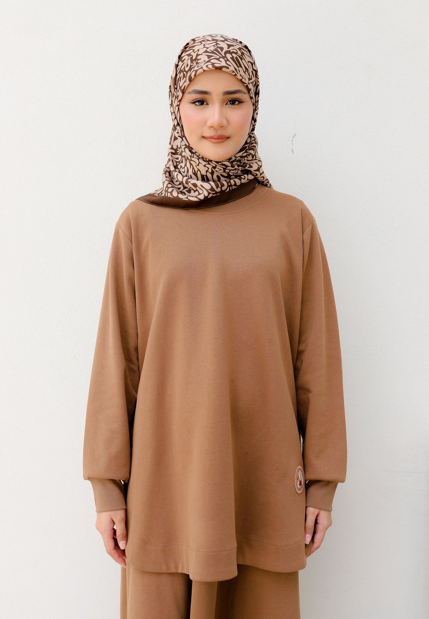 Zoe Curved T-Shirt (Dark Brown)