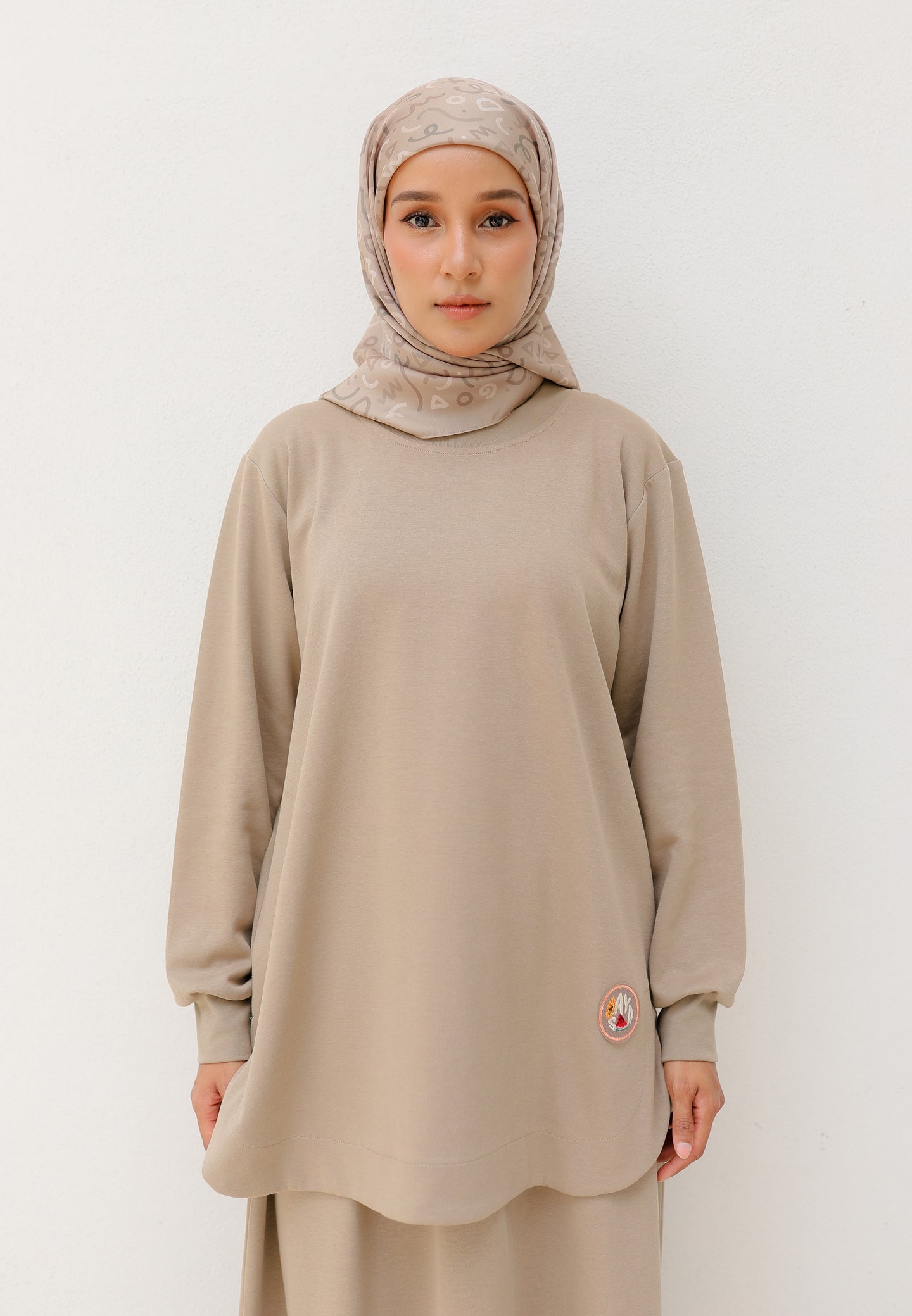 Zoe Curved T-Shirt (Nude)