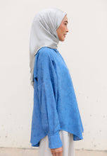 Load image into Gallery viewer, Leena Curved Top (Blue)