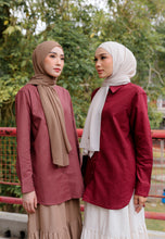 Load image into Gallery viewer, Erum Linen Top (Redwood)