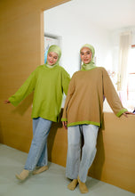 Load image into Gallery viewer, Zada Reversible T-shirt (Apple Green)