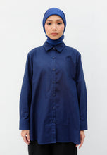 Load image into Gallery viewer, Erum Linen Top (Midnight Blue)