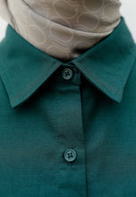 Load image into Gallery viewer, Erum Linen Top (Emerald Green)
