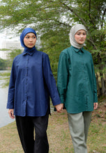 Load image into Gallery viewer, Erum Linen Top (Midnight Blue)