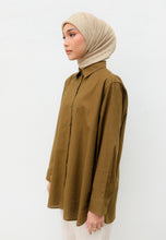 Load image into Gallery viewer, Erum Linen Top (Seaweed)