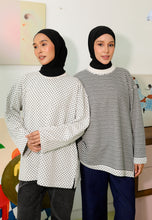 Load image into Gallery viewer, Zada Reversible T-shirt (White)