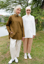 Load image into Gallery viewer, Erum Linen Top (Seaweed)