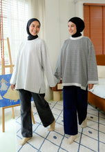 Load image into Gallery viewer, Zada Reversible T-shirt (White)