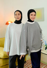 Load image into Gallery viewer, Zada Reversible T-shirt (White)