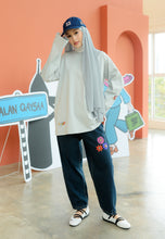 Load image into Gallery viewer, Jalan Qaysaa T-Shirt (Soft Grey)