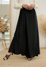 Load image into Gallery viewer, Tyesha Pleated Skirt (Black)