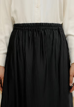 Load image into Gallery viewer, Tyesha Pleated Skirt (Black)