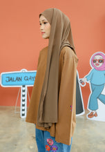 Load image into Gallery viewer, Jalan Qaysaa T-Shirt (Dark Brown)