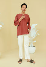 Load image into Gallery viewer, Kerabat Kurta Men (Redwood)